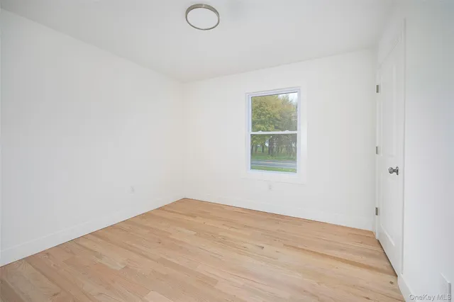 a view of empty room with window