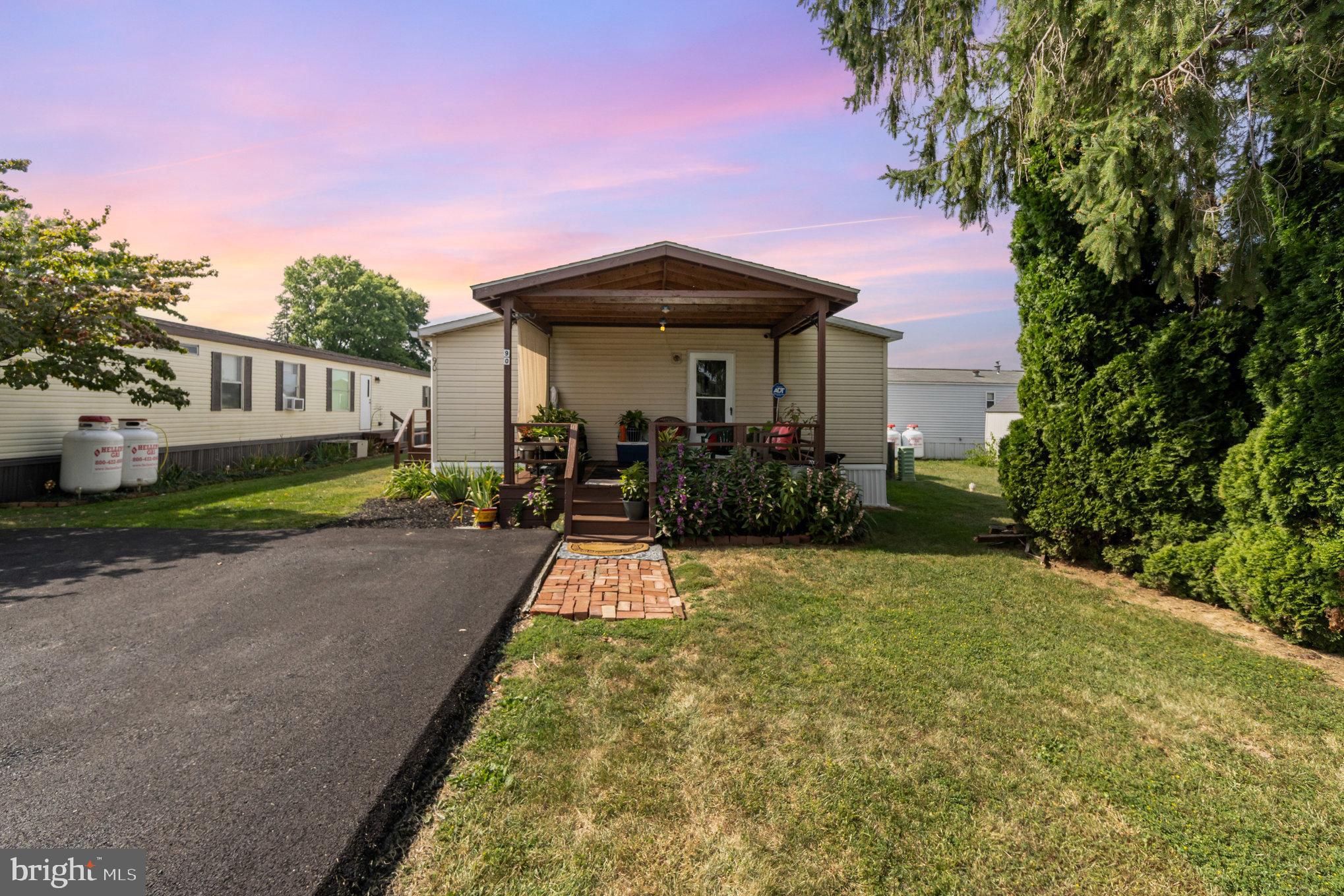 a view of a house with small yard plants and a small yard