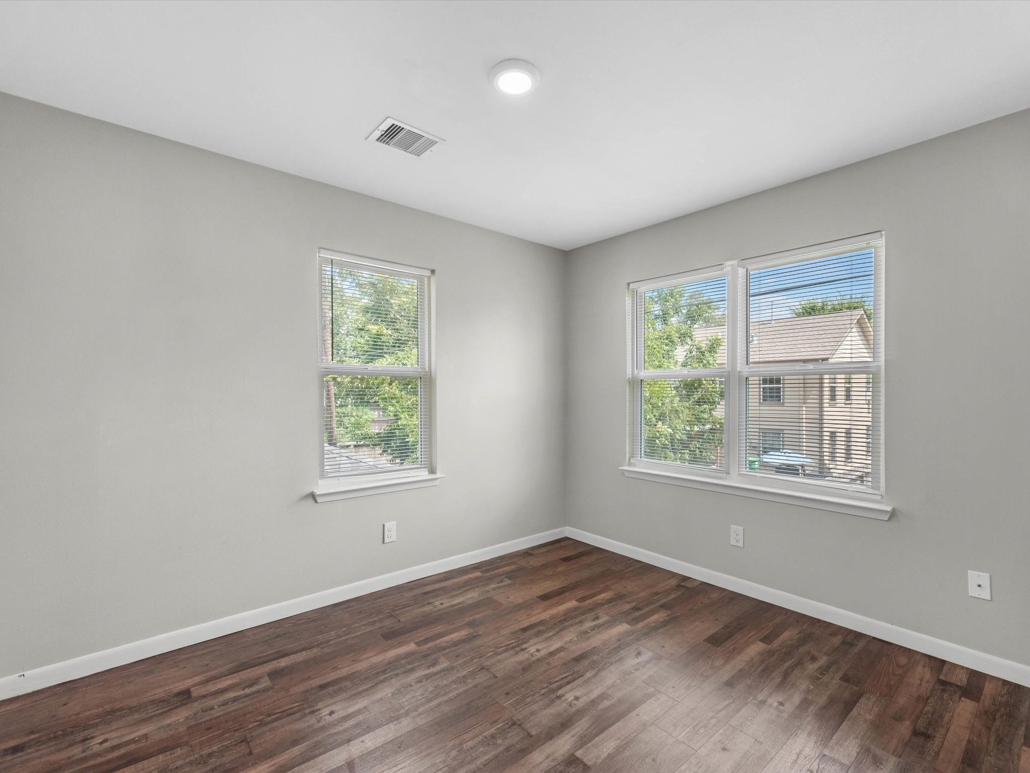 3025 Prospect Street, Unit 1 Houston, TX 77004 - Photo 5 of 11 Both bedrooms are a nice size and offer plenty of natural lighting