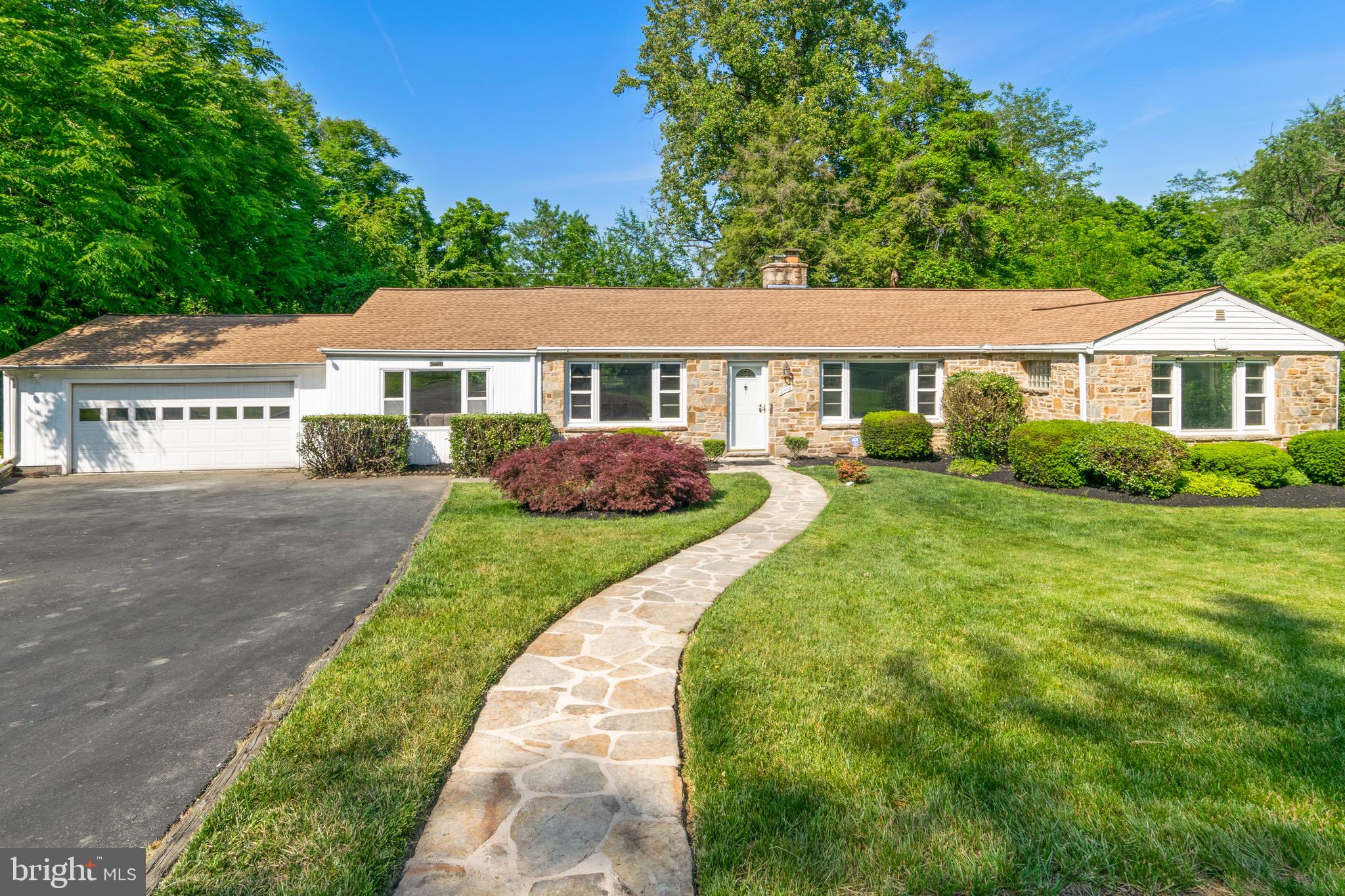 4602 Cedar Garden Road Baltimore, MD 21229 - Photo 1 of 38
