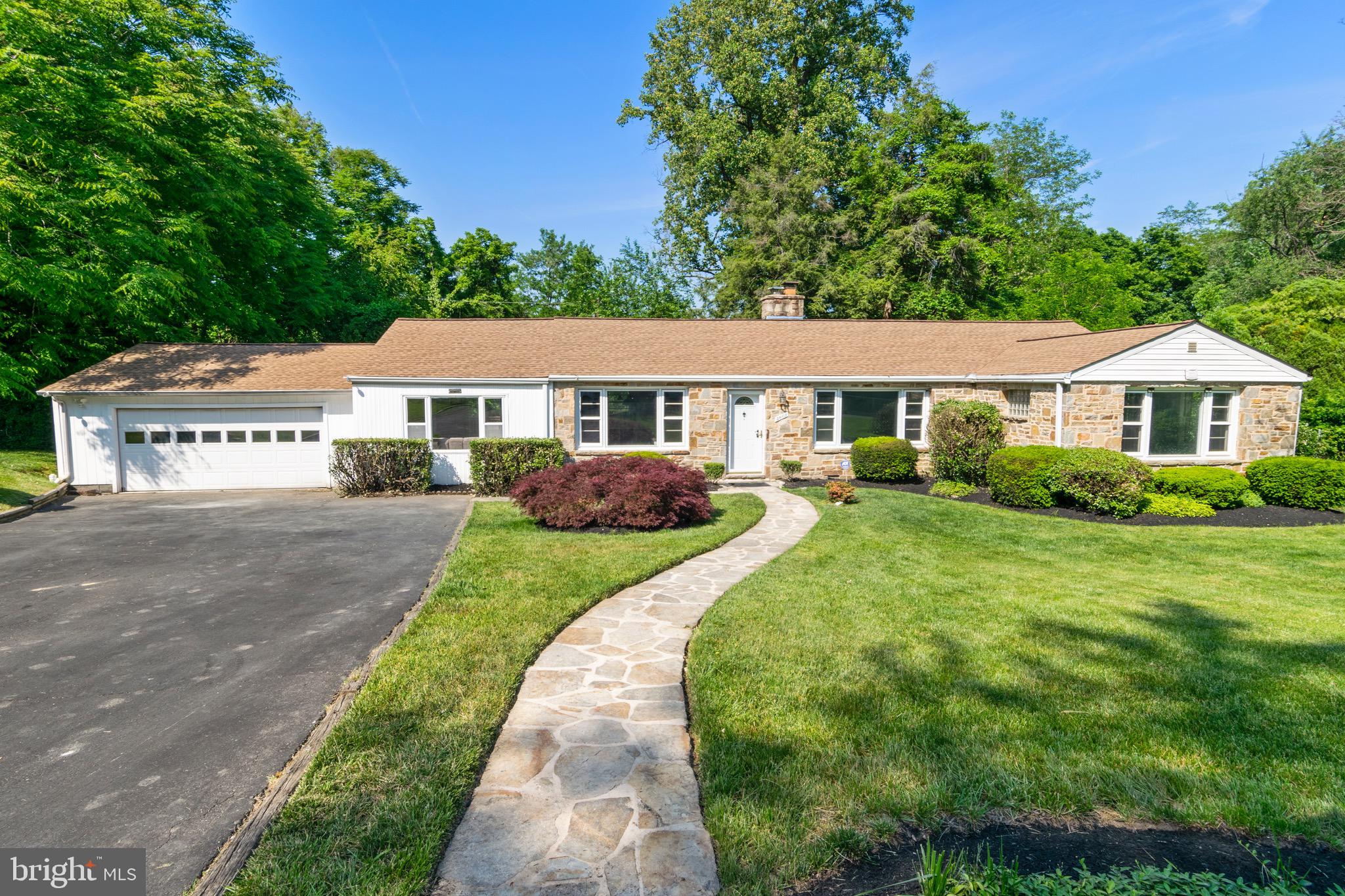4602 Cedar Garden Road Baltimore, MD 21229 - Photo 2 of 38