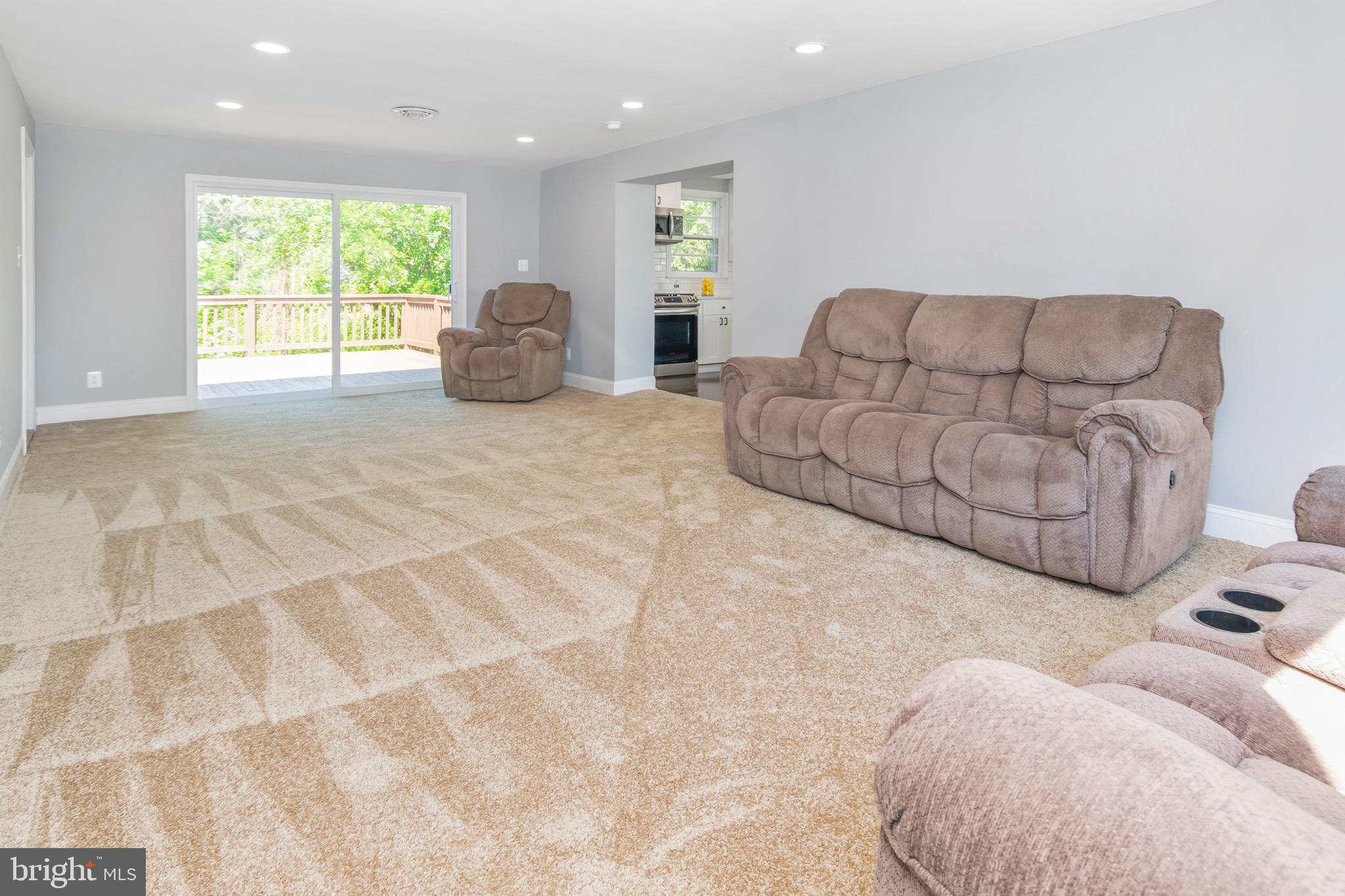 4602 Cedar Garden Road Baltimore, MD 21229 - Photo 28 of 38 family room
