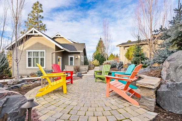 $685,000 | 1913 Northwest Monterey Mews Lane, Unit 8, Bend, OR 97703