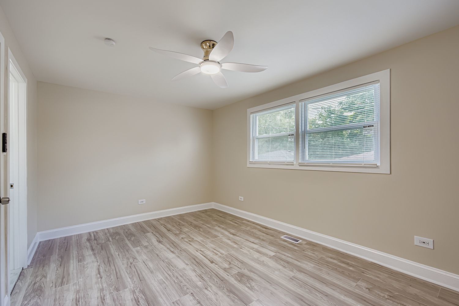 10046 South Indiana Avenue Chicago, IL 60628 - Photo 6 of 16