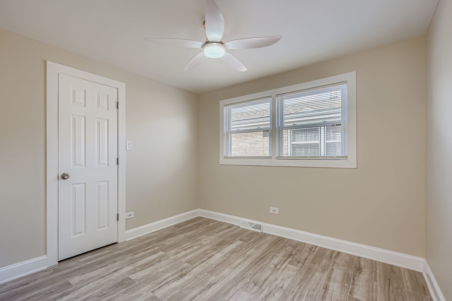 10046 South Indiana Avenue Chicago, IL 60628 - Photo 8 of 16