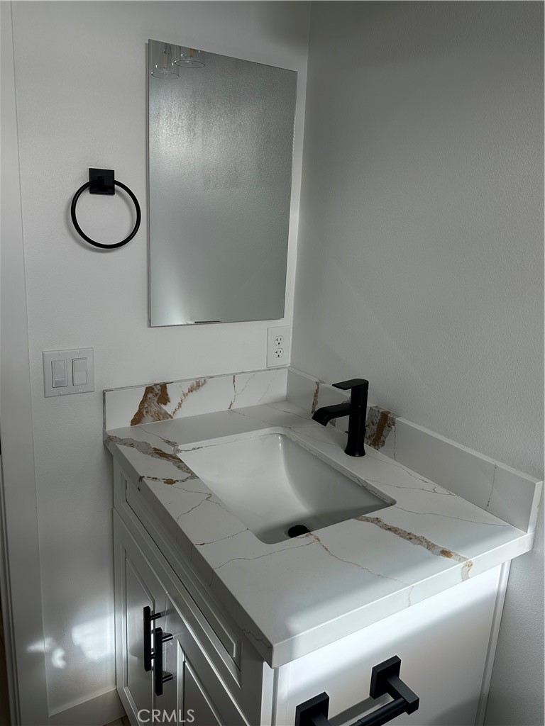 16353 Smokethorn Road Apple Valley, CA 92307 - Photo 11 of 35