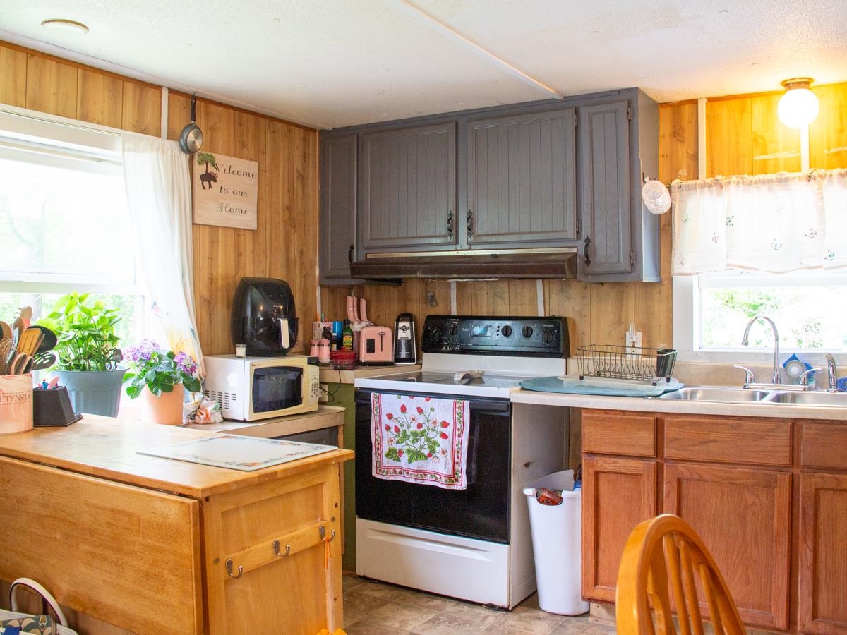 133 Mansfield Road Milton, VT 05468 - Photo 6 of 13 Gallery Image 6