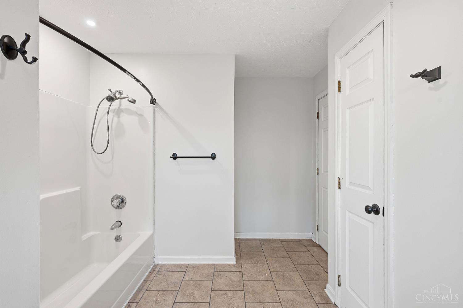 3883 Fulton Grove Road Cincinnati, OH 45245 - Photo 39 of 70