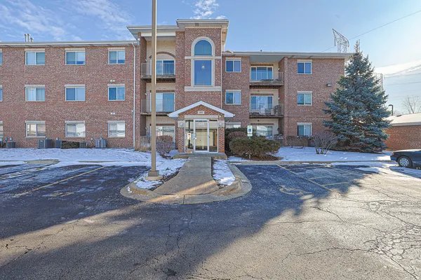 $259,999 | 881 North Swift Road, Unit 206, Addison, IL 60101