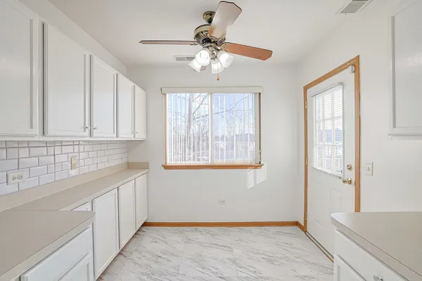 $254,500 | 881 North Swift Road, Unit 206, Addison, IL 60101