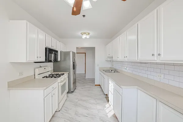 $254,500 | 881 North Swift Road, Unit 206, Addison, IL 60101