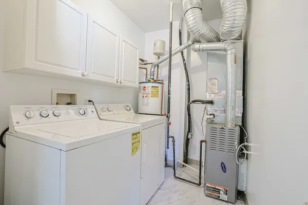 $254,500 | 881 North Swift Road, Unit 206, Addison, IL 60101