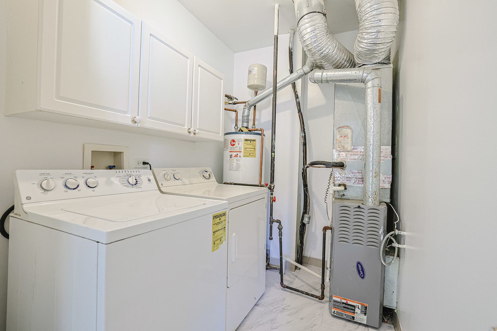 881 North Swift Road, Unit 206 Addison, IL 60101 - Photo 26 of 26 a utility room with dryer and washer