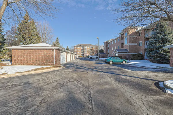 $254,500 | 881 North Swift Road, Unit 206, Addison, IL 60101