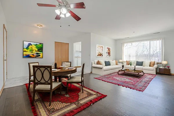 $254,500 | 881 North Swift Road, Unit 206, Addison, IL 60101