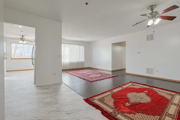 $254,500 | 881 North Swift Road, Unit 206, Addison, IL 60101