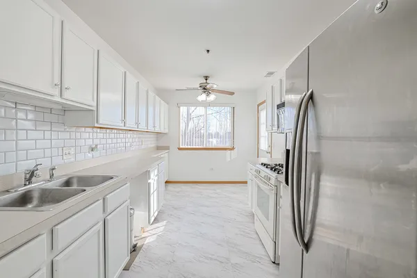 $254,500 | 881 North Swift Road, Unit 206, Addison, IL 60101