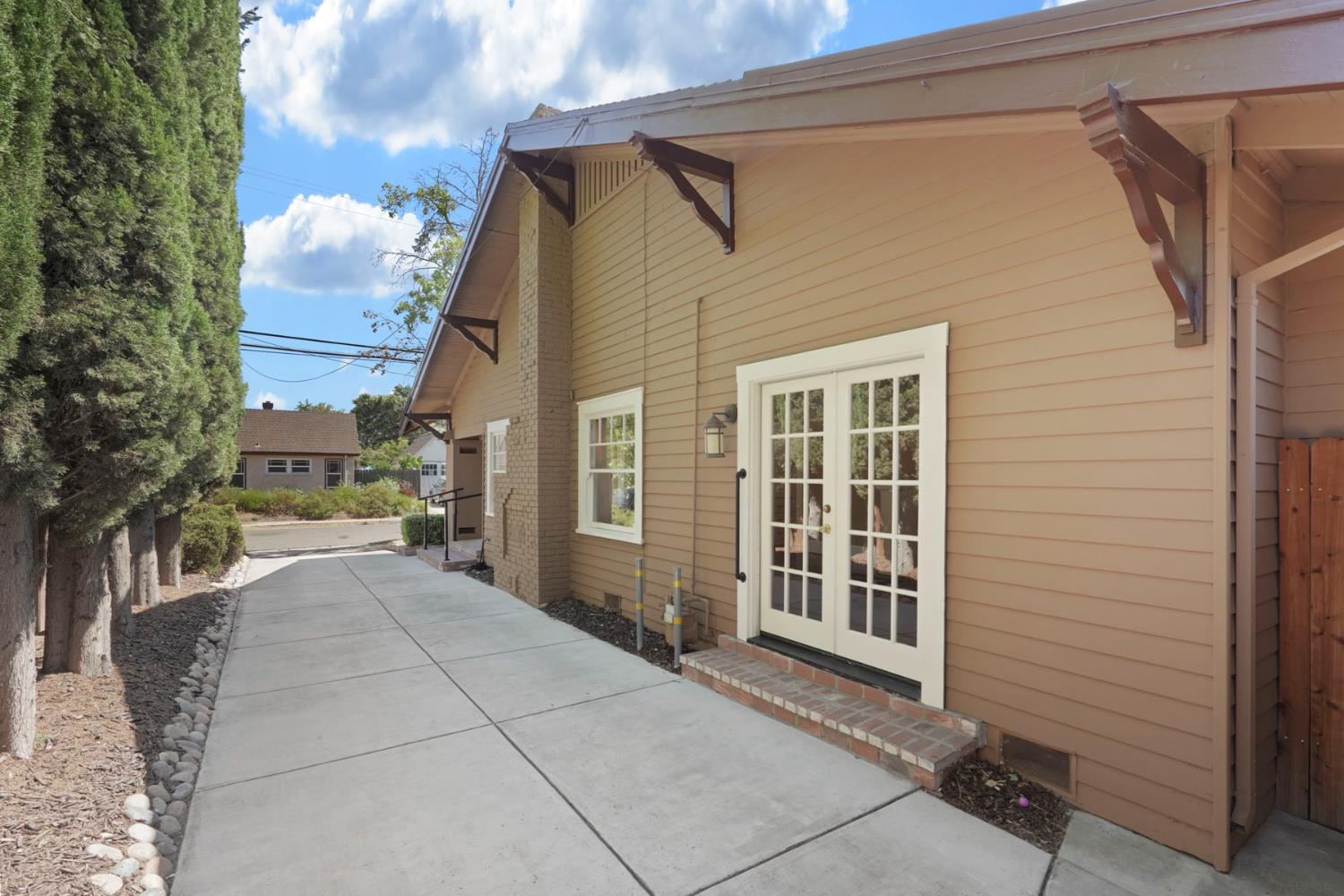 411 Bedford Road Stockton, CA 95204 - Photo 7 of 45