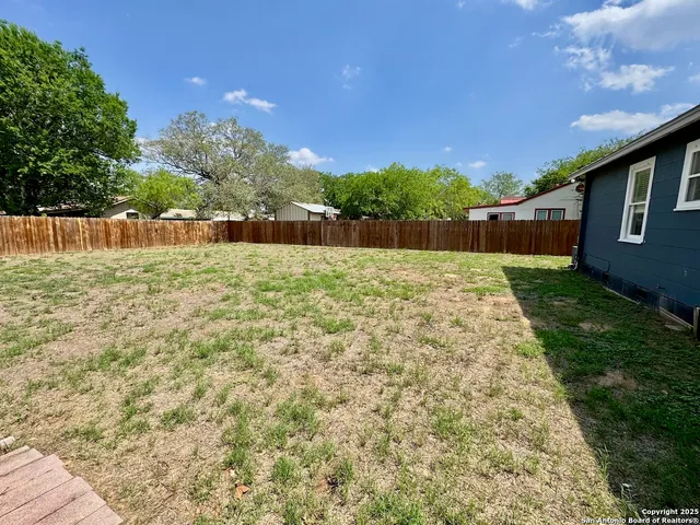 $230,000 | 710 West Hondo Avenue, Devine, TX 78016