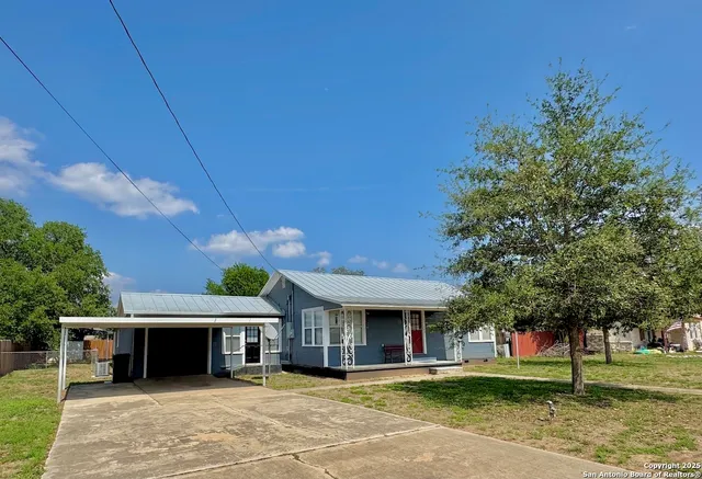 $230,000 | 710 West Hondo Avenue, Devine, TX 78016