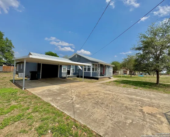 $230,000 | 710 West Hondo Avenue, Devine, TX 78016