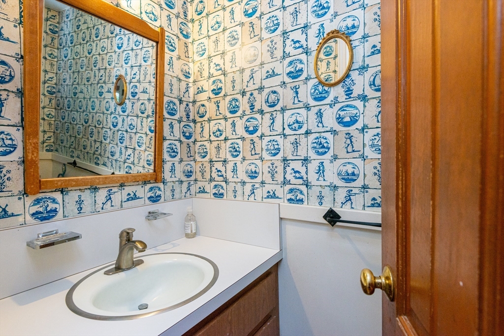 15 Hart Road Lynnfield, MA 01940 - Photo 17 of 40 a bathroom with a sink a mirror and a shower curtain
