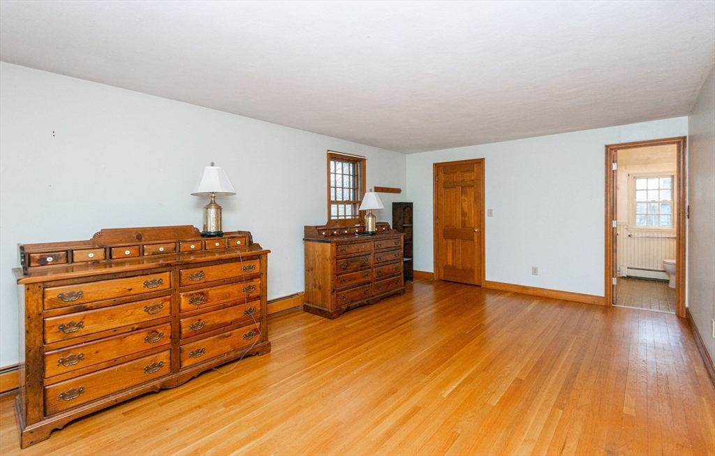 15 Hart Road Lynnfield, MA 01940 - Photo 22 of 40 a living room with furniture and wooden floor