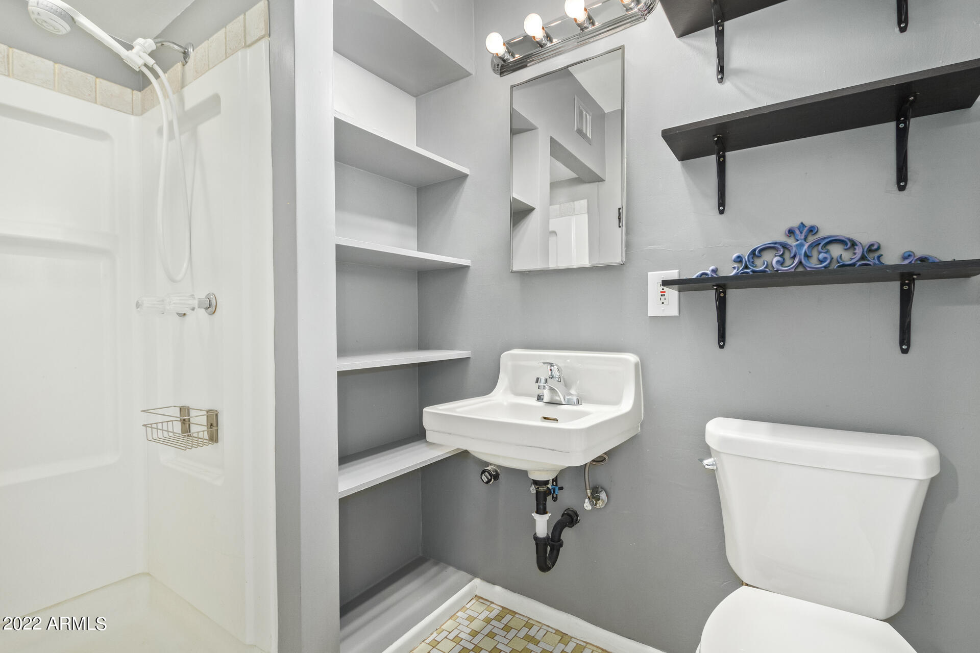 7201 North 16th Drive Phoenix, AZ 85021 - Photo 18 of 29 a bathroom with a toilet sink and mirror