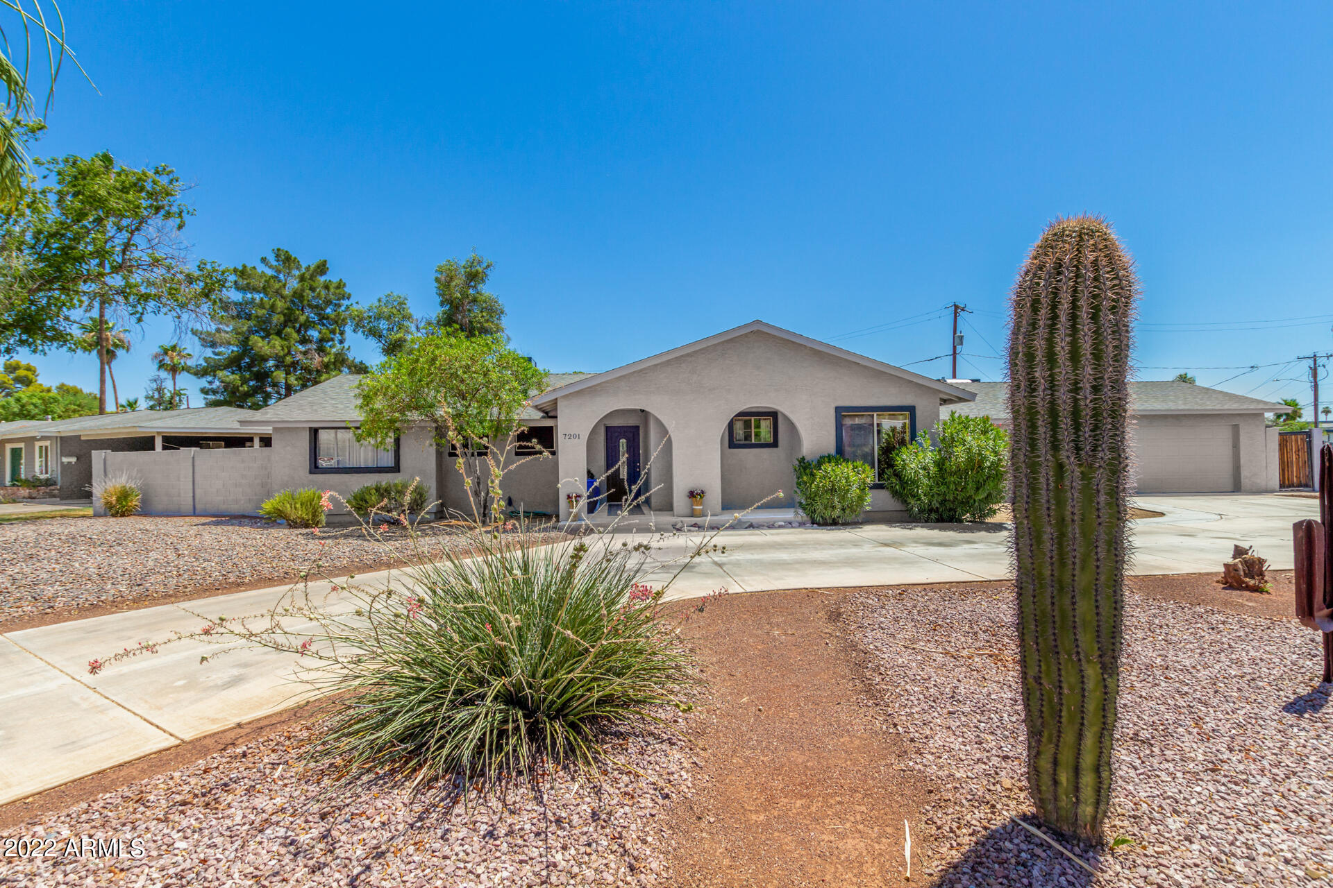 7201 North 16th Drive Phoenix, AZ 85021 - Photo 2 of 29 a front view of a house with garden