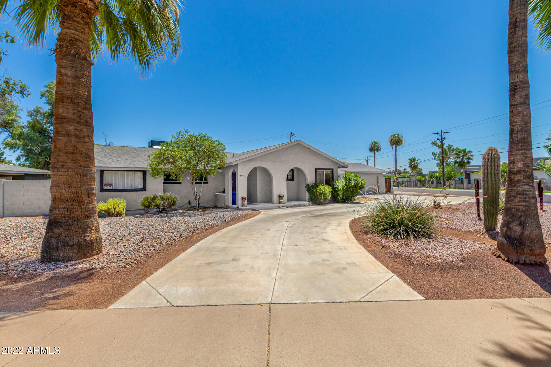 7201 North 16th Drive Phoenix, AZ 85021 - Photo 3 of 29 a house with outdoor space