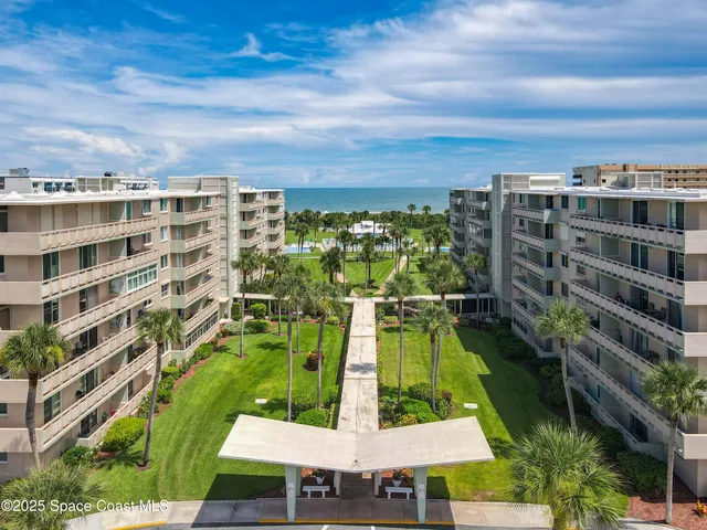a view of building with outdoor space