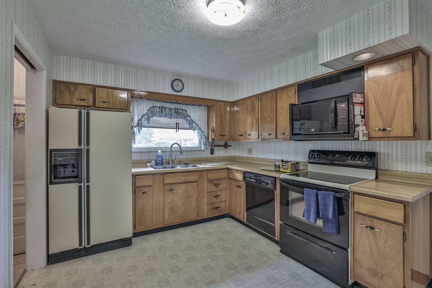 9420 Winton Road Cincinnati, OH 45231 - Photo 8 of 29