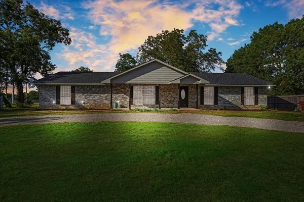 $289,900 | 108 West College Street, Leonard, TX 75452