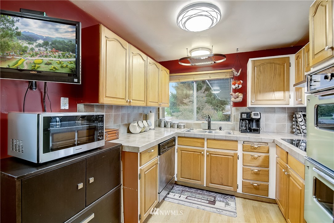 4109 Northeast 17th Street Renton, WA 98059 - Photo 12 of 28