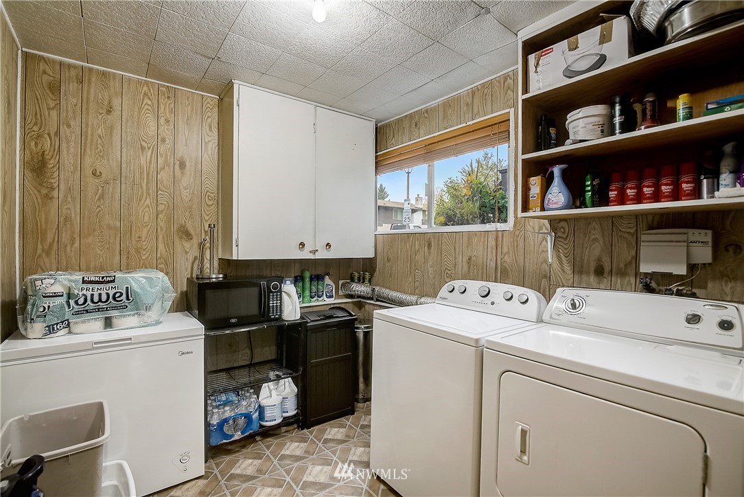4109 Northeast 17th Street Renton, WA 98059 - Photo 13 of 28