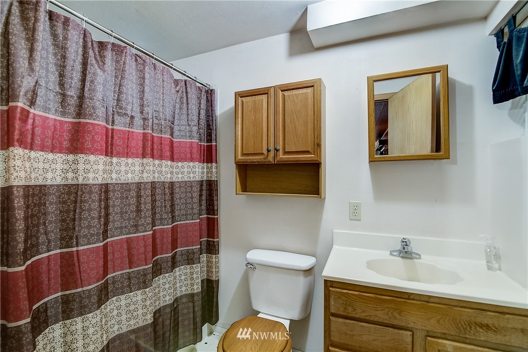 4109 Northeast 17th Street Renton, WA 98059 - Photo 15 of 28