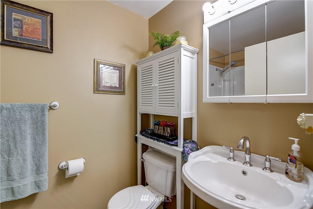 4109 Northeast 17th Street Renton, WA 98059 - Photo 17 of 28