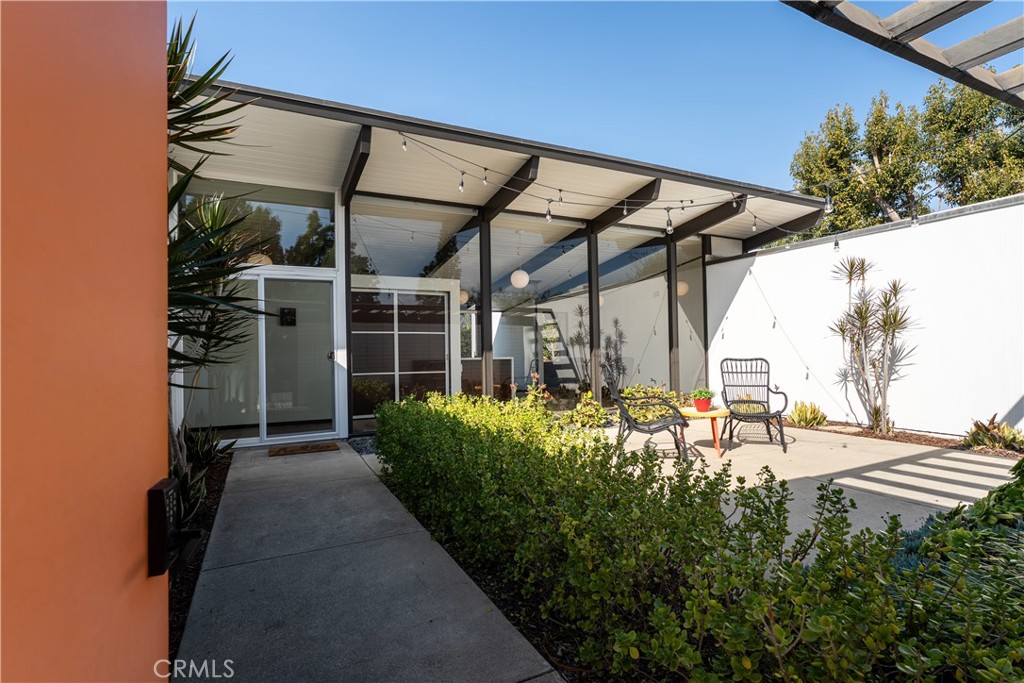 1830 North Ridgewood Street Orange, CA 92865 - Photo 4 of 11 Entering the home, this always gets a "wow" from those who love mid-century modern design and from those who experience it for the first time.