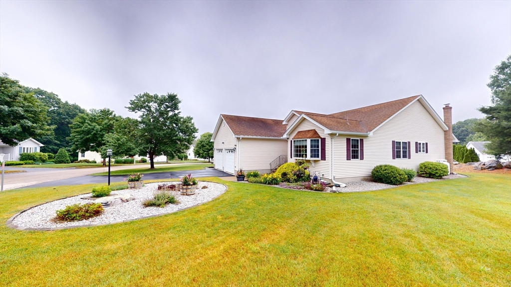 7 Fox Run Circle Auburn, MA 01501 - Photo 2 of 42