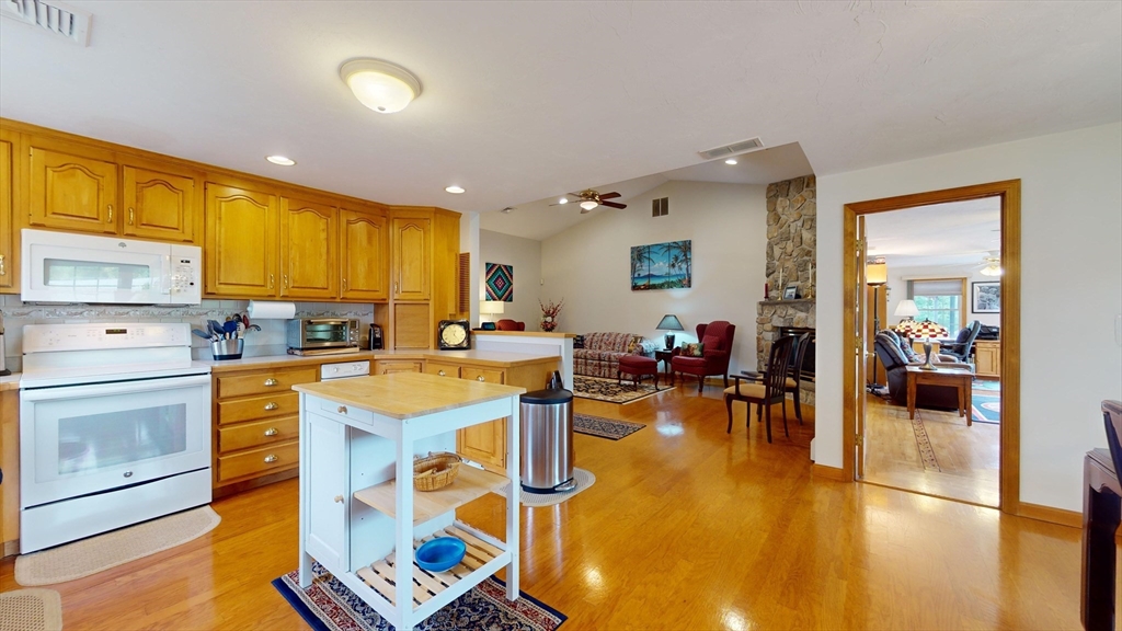 7 Fox Run Circle Auburn, MA 01501 - Photo 22 of 42