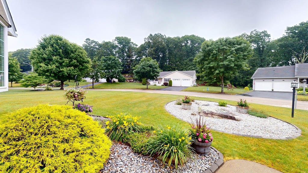 7 Fox Run Circle Auburn, MA 01501 - Photo 3 of 42