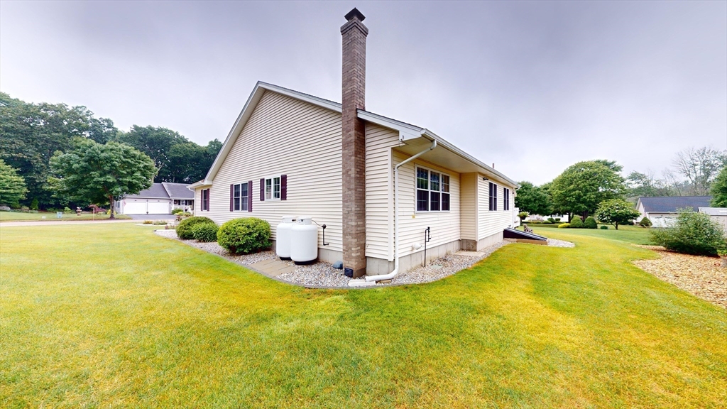 7 Fox Run Circle Auburn, MA 01501 - Photo 4 of 42