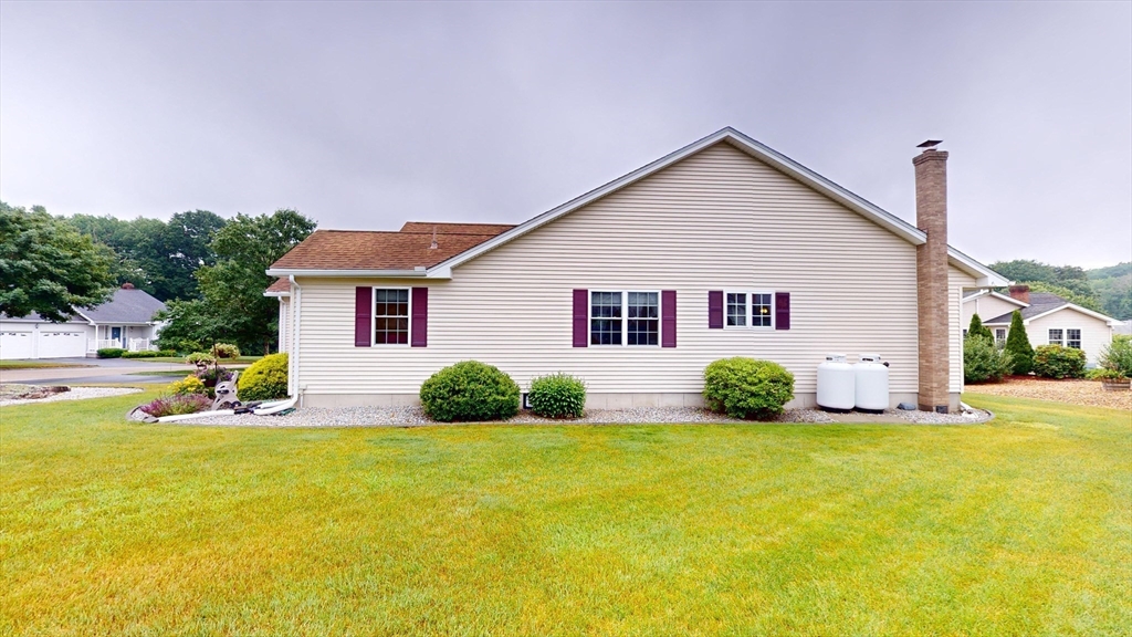 7 Fox Run Circle Auburn, MA 01501 - Photo 5 of 42