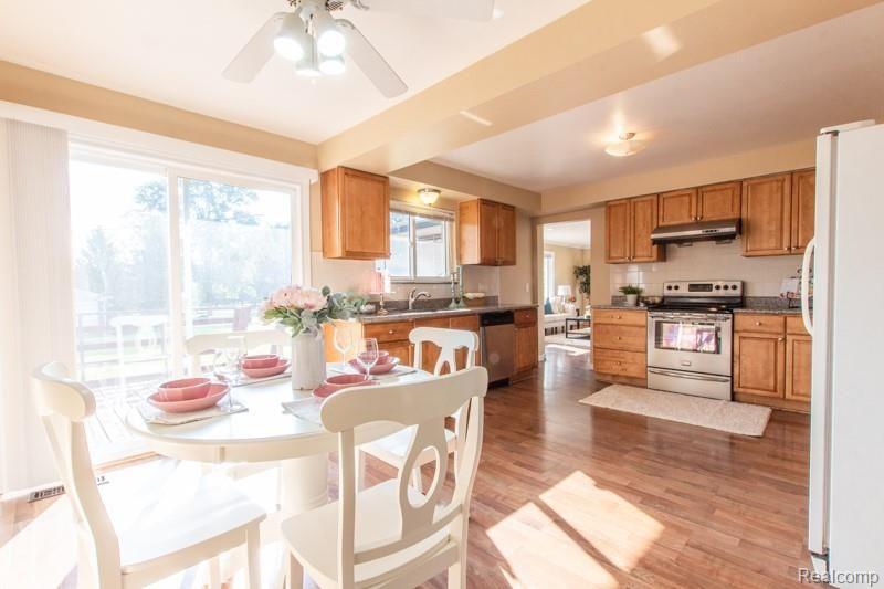 6302 Donaldson Road Troy, MI 48085 - Photo 11 of 22 03 kitchen 1.jpg