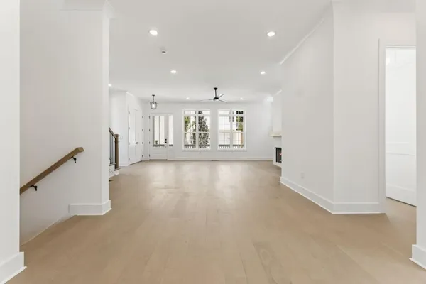 an empty room with windows and pillars in it