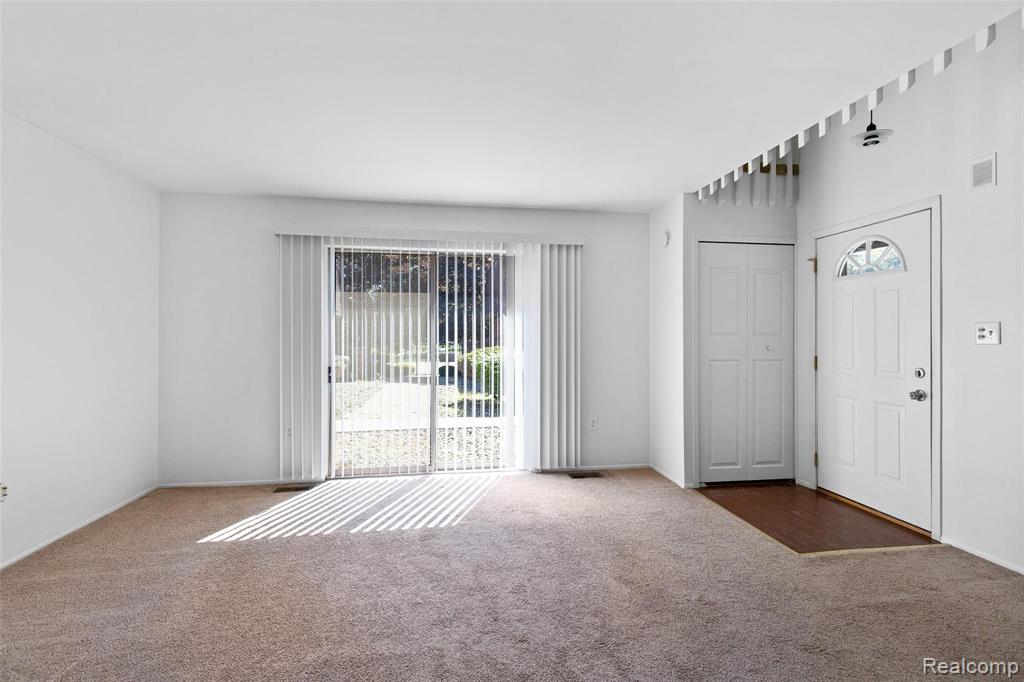 5055 Crooks Road, Unit 15 Royal Oak, MI 48073 - Photo 9 of 22