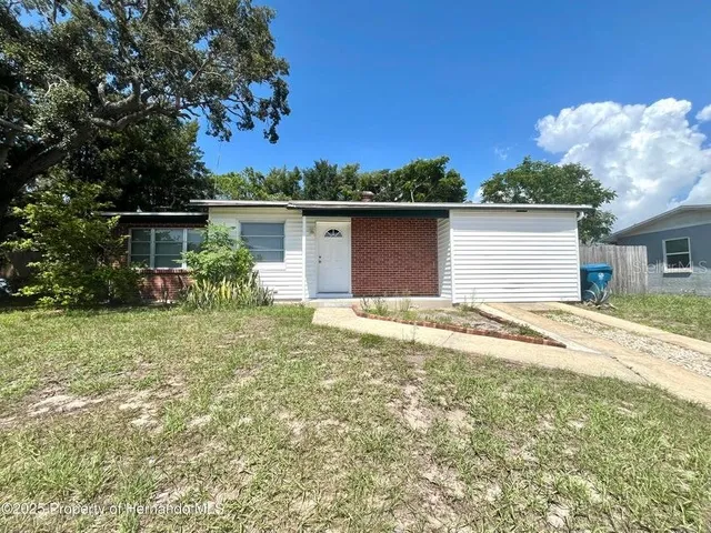 $1,575 | 1032 Marlow Avenue, Spring Hill, FL 34606