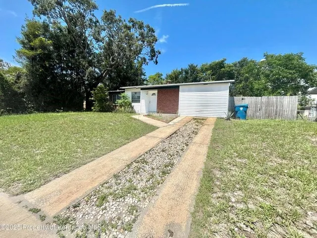 $1,575 | 1032 Marlow Avenue, Spring Hill, FL 34606