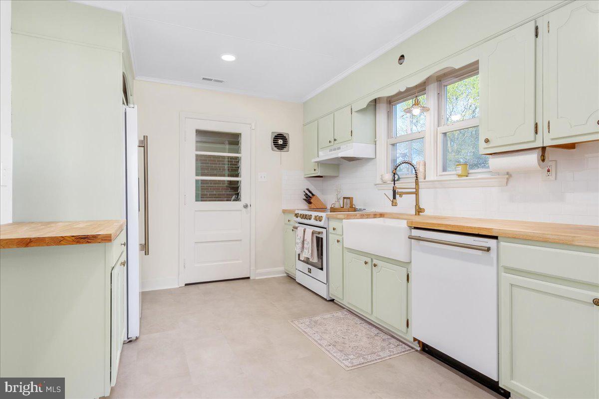 8466 Greenway Road Pasadena, MD 21122 - Photo 6 of 56 a kitchen with white cabinets and white appliances