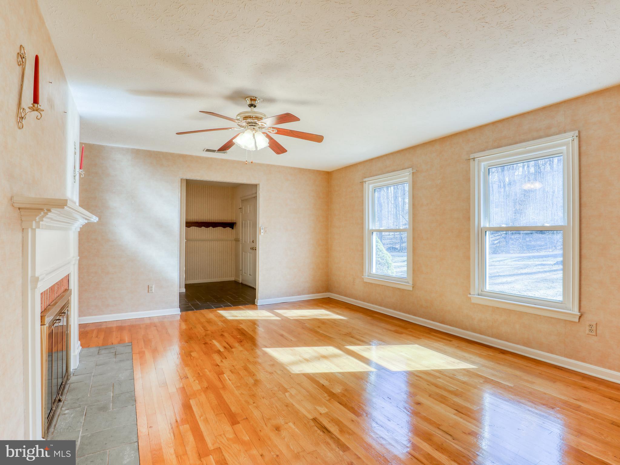 163 Old Forest Circle Winchester, VA 22602 - Photo 16 of 41 Living Room